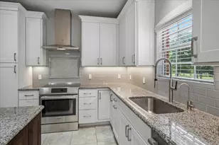 2702 Lawtherwood Ct, Dallas, TX 75214 - Photo 11
