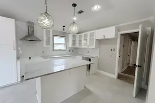 2012 Watauga Ct W, Fort Worth, TX 76111 - Photo 9