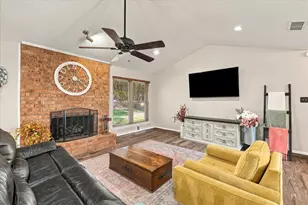 2840 Southridge Dr, Grapevine, TX 76051 - Photo 3