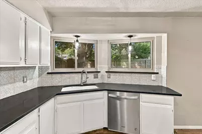 2840 Southridge Drive, Grapevine, TX 76051 - Photo 11