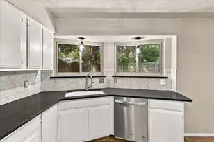 2840 Southridge Dr, Grapevine, TX 76051 - Photo 11