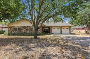 928 Maple St, Howe, TX 75459 - Photo 1