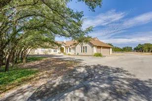 2112 Miller Ct, Granbury, TX 76049 - Photo 3