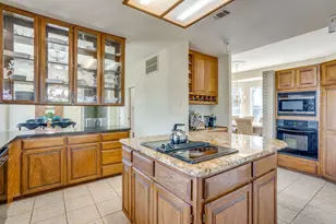 2112 Miller Ct, Granbury, TX 76049 - Photo 11