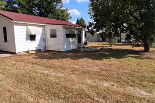 306 S Oak Ln, Tolar, TX 76476 - Photo 9