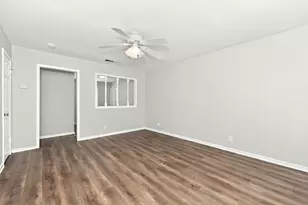549 Lorna St, Burleson, TX 76028 - Photo 3