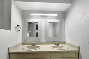 4331 Kolloch Dr, Dallas, TX 75216 - Photo 7