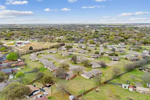 100 E Gruver Circle, Hewitt, TX 76643 - Photo 3