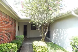 4208 Meadowdale Dr, Carrollton, TX 75010 - Photo 5
