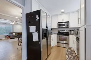5827 Sandhurst Ln, Dallas, TX 75206 - Photo 9
