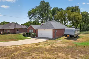 304 Daisy Rd, Midlothian, TX 76065 - Photo 7