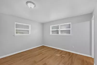 4801 Hollowbrook Road, Fort Worth, TX 76103 - Photo 19