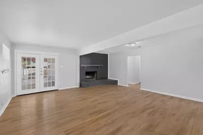 4801 Hollowbrook Road, Fort Worth, TX 76103 - Photo 7