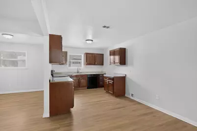 4801 Hollowbrook Road, Fort Worth, TX 76103 - Photo 9
