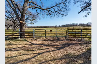 724 Gilliland Road, Springtown, TX 76082 - Photo 9