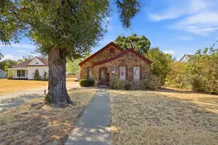 1326 4th St, Graham, TX 76450 - Photo 3