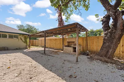 909 15th Street, Grand Prairie, TX 75050 - Photo 29