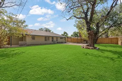 909 15th Street, Grand Prairie, TX 75050 - Photo 25