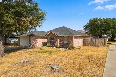 1024 Hiawatha Court, Saginaw, TX 76131 - Photo 5