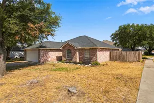 1024 Hiawatha Ct, Saginaw, TX 76131 - Photo 5