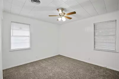 711 N Carroll Boulevard, Denton, TX 76201 - Photo 13
