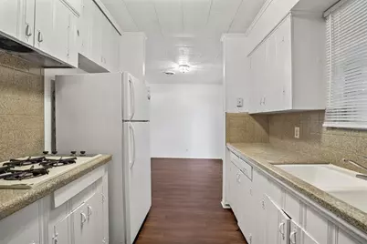 711 N Carroll Boulevard, Denton, TX 76201 - Photo 5