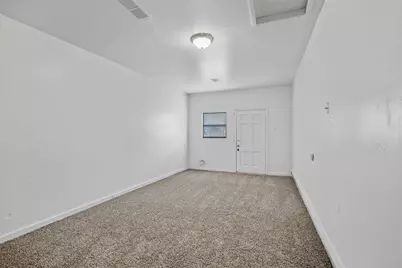 711 N Carroll Boulevard, Denton, TX 76201 - Photo 9