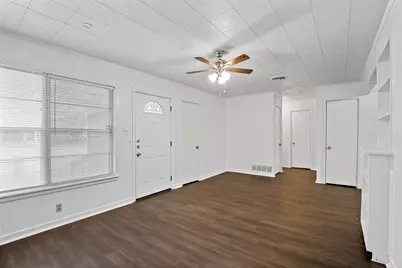711 N Carroll Boulevard, Denton, TX 76201 - Photo 7