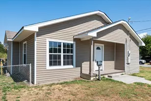 918 Martin Luther King Jr Blvd, Corsicana, TX 75110 - Photo 1
