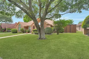 1304 Carriage Creek Dr, DeSoto, TX 75115 - Photo 5
