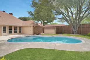 1304 Carriage Creek Dr, DeSoto, TX 75115 - Photo 35
