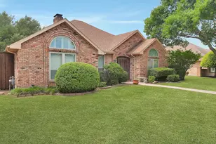 1304 Carriage Creek Dr, DeSoto, TX 75115 - Photo 3