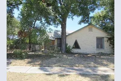 413 S Avenue G, Clifton, TX 76634 - Photo 1