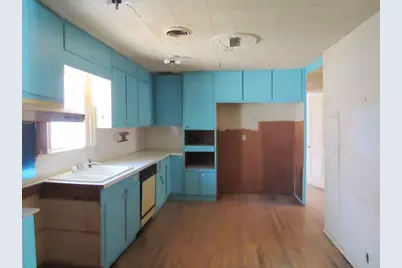 413 S Avenue G, Clifton, TX 76634 - Photo 5