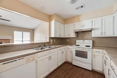 4724 Berridge Lane, Dallas, TX 75227 - Photo 13