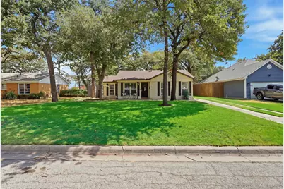 712 Thersa Drive, River Oaks, TX 76114 - Photo 3
