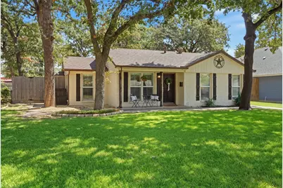 712 Thersa Drive, River Oaks, TX 76114 - Photo 1
