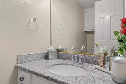 215 Cimarron Trail #1, Irving, TX 75063 - Photo 15
