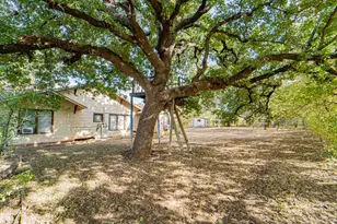 901 W Hullum St, Breckenridge, TX 76424 - Photo 9