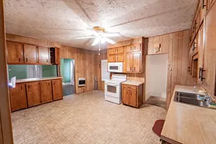 901 W Hullum St, Breckenridge, TX 76424 - Photo 13