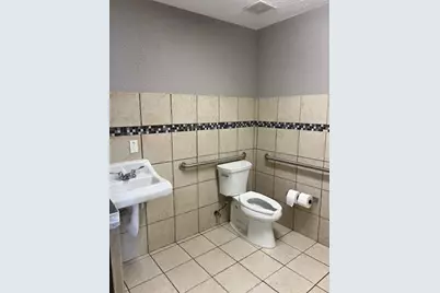 1910 W Henderson Street, Cleburne, TX 76033 - Photo 17