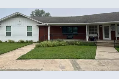 1910 W Henderson Street, Cleburne, TX 76033 - Photo 1