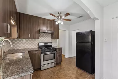 627 Hartsdale Drive, Dallas, TX 75211 - Photo 13