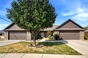 905 Mary Dr, Hurst, TX 76053 - Photo 5
