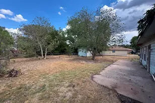 4003 Cherokee Ct, Granbury, TX 76048 - Photo 3