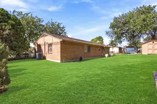 1041 Tuskegee St, Grand Prairie, TX 75051 - Photo 21