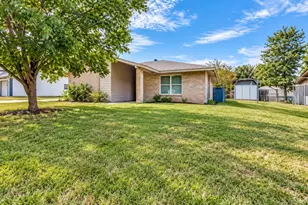 121 N Willow St, Mansfield, TX 76063 - Photo 1