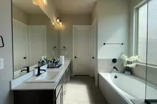 2924 Spirit Woods Ln, Arlington, TX 76001 - Photo 11