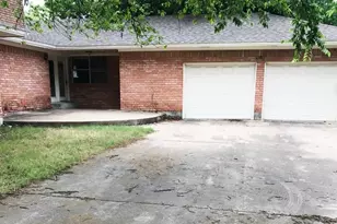 700 N Marable St, West, TX 76691 - Photo 5