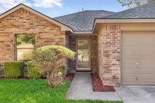 2721 Carten St, Fort Worth, TX 76112 - Photo 3